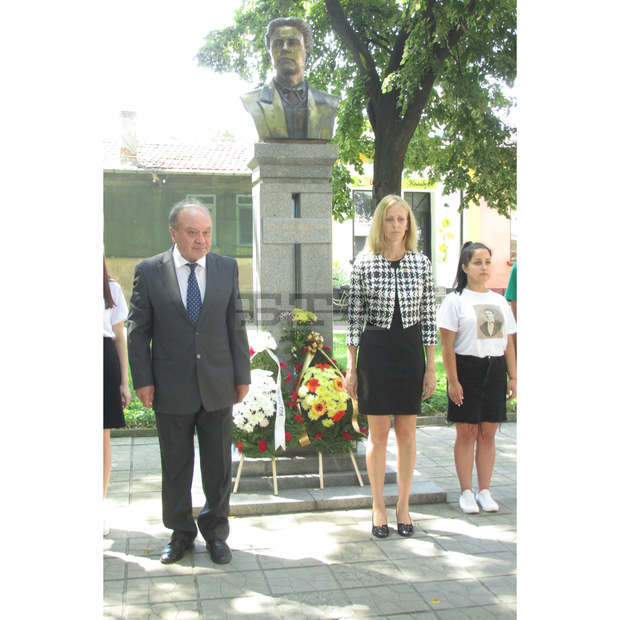 Пред паметника на Апостола в Силистра бе отбелязана сто осемдесет и четвъртата годишнита от  рождението на великия българин