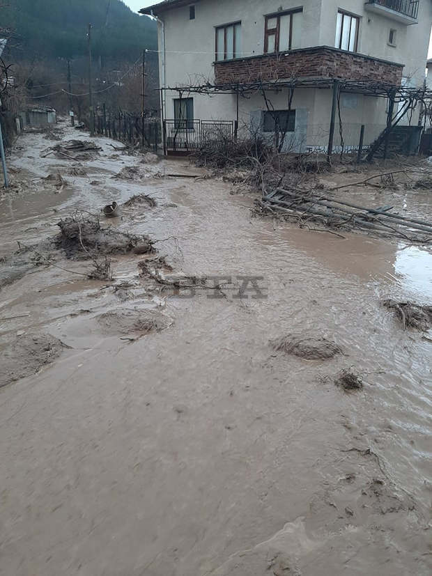 Бедственото положение в община Симитли след дъждовете остава в сила Бедственото положение в община Симитли след дъждовете остава в сила