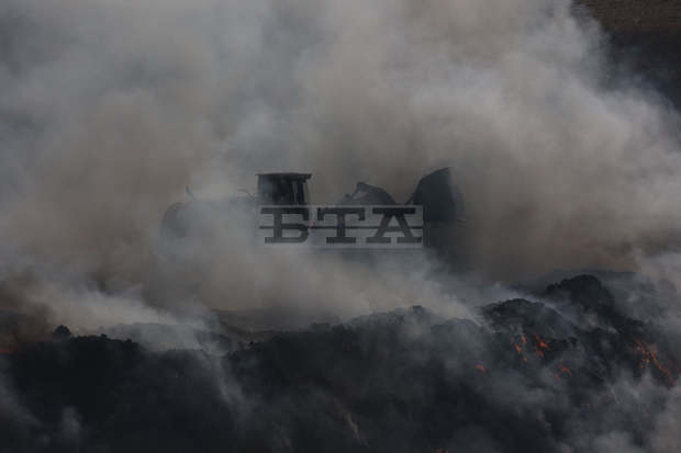 Пожар в сметище до Кремиковци предизвика силно задимяване