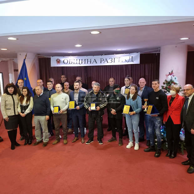 Спортистът на годината на община Разград Мирослав Минчев приема наградата като оценка за работата си Спортистът на годината на община Разград Мирослав Минчев приема наградата като оценка за работата си