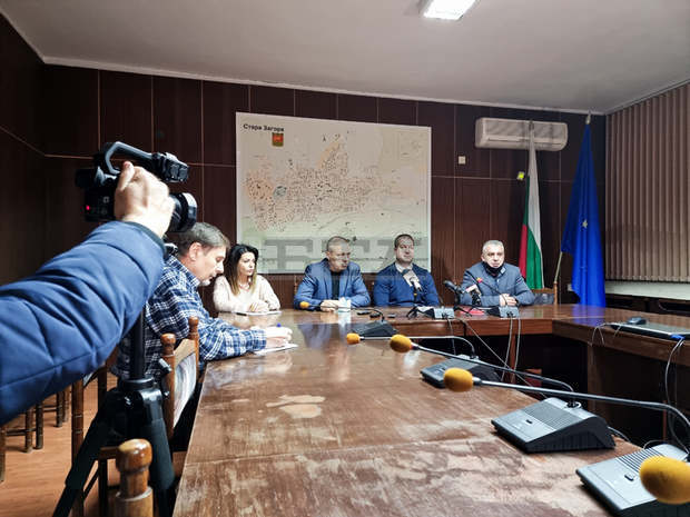 Нямам притеснения от проверката на КПКОНПИ в Община Стара Загора, не ми се вярва да става дума за политическа поръчка, заяви на пресконференция тази вечер кметът Живко Тодоров Нямам притеснения от проверката на КПКОНПИ в Община Стара Загора, не ми се вярва да става дума за политическа поръчка, заяви на пресконференция тази вечер кметът Живко Тодоров