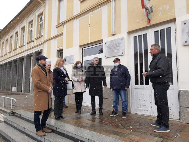 Кандидатите от ГЕРБ-СДС: Автомагистрала "Хемус" е шансът на Сухиндол за развитие, цените на имотите вече растат Кандидатите от ГЕРБ-СДС: Автомагистрала "Хемус" е шансът на Сухиндол за развитие, цените на имотите вече растат
