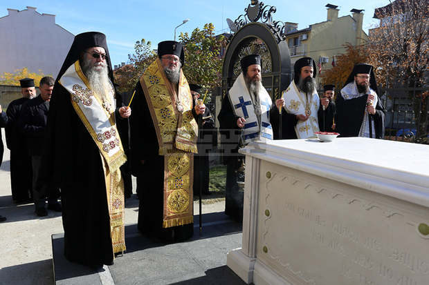 Със заупокойна литургия и панихида духовници и миряни почетоха паметта на Неврокопския митрополит Натанаил Със заупокойна литургия и панихида духовници и миряни почетоха паметта на Неврокопския митрополит Натанаил