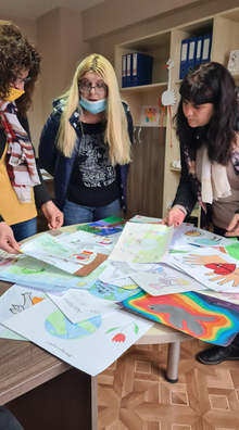 В Харманли 120 деца писаха и рисуваха в конкурса "Доброто, което направих днес"