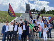 "Българските патриоти" закриха кампанията си на свещения връх Шипка