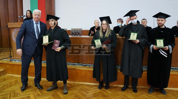 Випуск 2021 на Аграрен университет-Пловдив завърши със седем пълни отличници бакалаври и 24 магистри