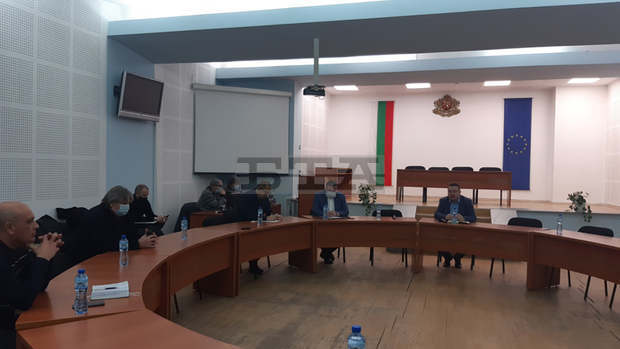 Дунавският индустриален парк и мост на река Дунав в Свищов са приоритет за икономическото развитие на региона, според кмета Генчо Генчев Дунавският индустриален парк и мост на река Дунав в Свищов са приоритет за икономическото развитие на региона, според кмета Генчо Генчев