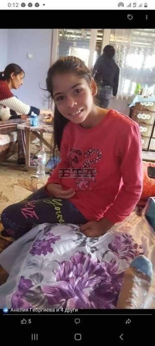 Полицаи, водолази, пожарникари и местни жители четвърти ден издирват изчезнало край монтанското село Сумер дете на 11 години Полицаи, водолази, пожарникари и местни жители четвърти ден издирват изчезнало край монтанското село Сумер дете на 11 години