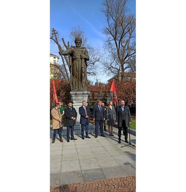 Нека покажем, че не сме робско племе, което може да бъде лъгано и манипулирано, призова Красимир Каракачанов