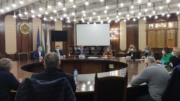 В Русенско 1497 ученици са карантинирани, а от тях 118 са с коронавирус В Русенско 1497 ученици са карантинирани, а от тях 118 са с коронавирус