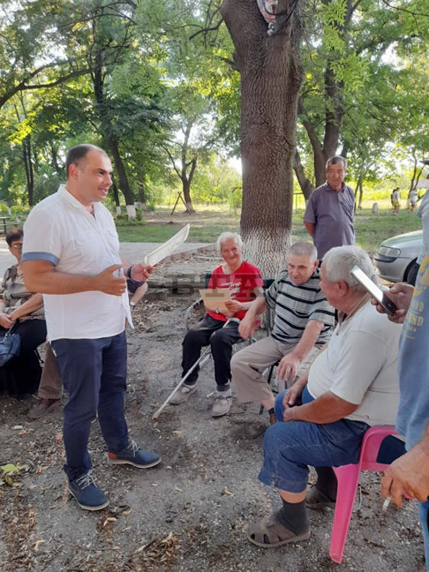 Водачът на видинската листа Филип Попов връчи почетни грамоти на ветерани в БСП Водачът на видинската листа Филип Попов връчи почетни грамоти на ветерани в БСП