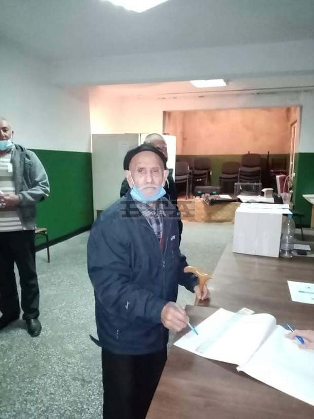 Сред избирателите в Омуртагско са и двама столетници, жители на две села в общината Сред избирателите в Омуртагско са и двама столетници, жители на две села в общината