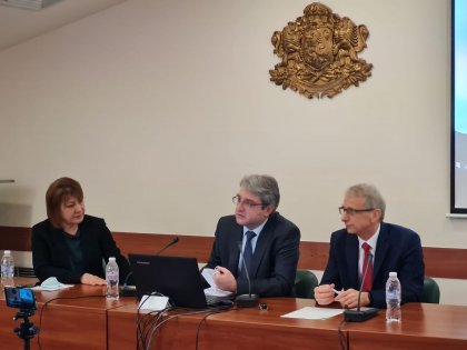 Студентите в българските университети се увеличават и през академичната 2020/2021 година всички студенти у нас са 202 606 Студентите в българските университети се увеличават и през академичната 2020/2021 година всички студенти у нас са 202 606