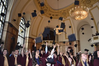 Общо 140 абсолвенти от випуск - 2021 на Медицинския факултет на Софийския университет получиха дипломите си за висше образование
