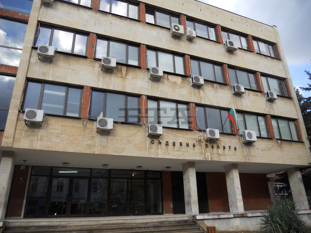 Съдът в Дупница наложи наказание "пробация" на непълнолетен, управлявал МПС след употреба на алкохол Съдът в Дупница наложи наказание "пробация" на непълнолетен, управлявал МПС след употреба на алкохол