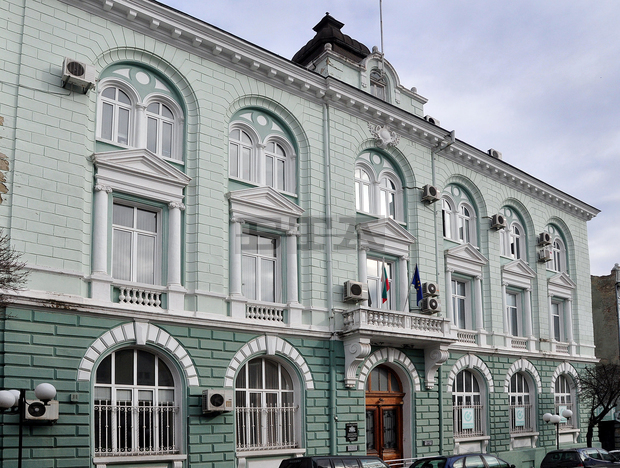 Болниците във Варненско спират плановия прием