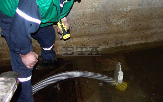 Пожарникари от Кюстендил са се отзовали на 43 сигнала за отводняване на мазета
