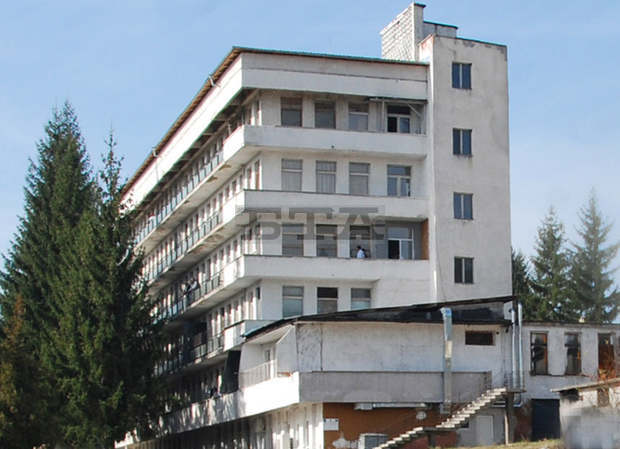 Запълнени за леглата за лечение на пациенти с COVID-19 в болницата в Разлог, подобна е ситуацията и в Гоце Делчев Запълнени за леглата за лечение на пациенти с COVID-19 в болницата в Разлог, подобна е ситуацията и в Гоце Делчев