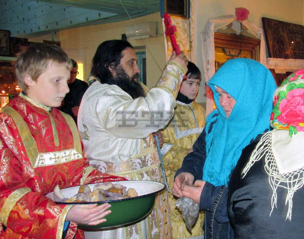 С типичното коледно ястие "холодец" живеещите в силистренското село Татарица етнически руснаци днес завършват постите С типичното коледно ястие "холодец" живеещите в силистренското село Татарица етнически руснаци днес завършват постите