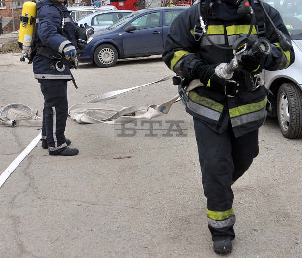 Пожарникари, спасители и доброволци от Монтана показаха как се спасяват пострадали при наводнение и катастрофа