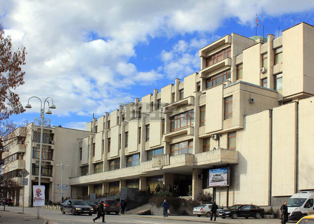 Мащабен ремонт затваря главна улица във Велико Търново, целта е да се реши въпросът с наводняване на сградите при обилните валежи Мащабен ремонт затваря главна улица във Велико Търново, целта е да се реши въпросът с наводняване на сградите при обилните валежи