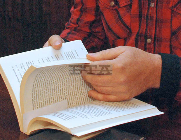Народно читалище "Добрич-2017" отличи своя "Читател на годината" Народно читалище "Добрич-2017" отличи своя "Читател на годината"