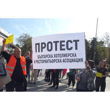 Кръстовище затвориха в Силистра протестиращи представители на хотелиерския и ресторантьорския бизнес и на фитнесклубовете