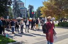 В Плевен граждани отново протестираха срещу "зеления" сертификат