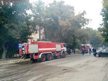 Двадесет огнеборци с пет противопожарни автомобила действат на мястото на пожара в сградата на Медицинския университет в Плевен
