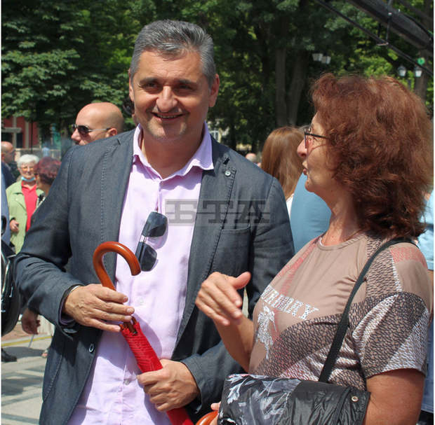Не съм фен на това ръководство на БСП, но днес не е време да се харесваме, а да работим, казва Кирил Добрев Не съм фен на това ръководство на БСП, но днес не е време да се харесваме, а да работим, казва Кирил Добрев