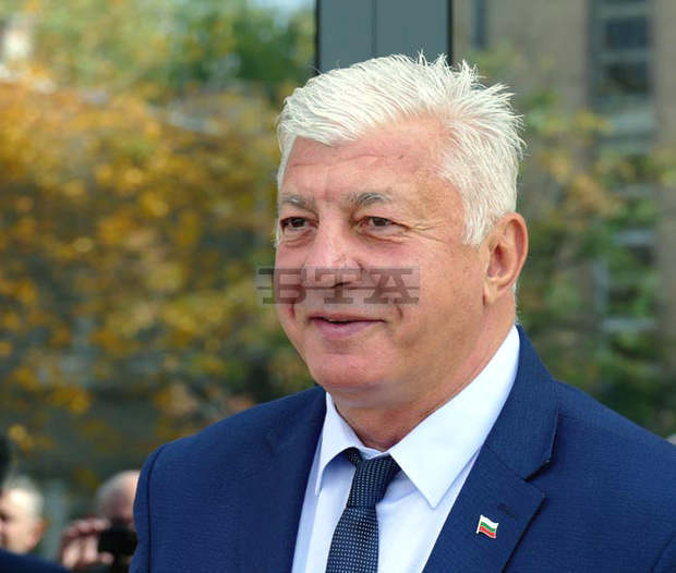 Пробивът под жп линията на улиците "Модър" и "Царевец" в Пловдив е факт, констатира проверка на кмета Здравко Димитров Пробивът под жп линията на улиците "Модър" и "Царевец" в Пловдив е факт, констатира проверка на кмета Здравко Димитров