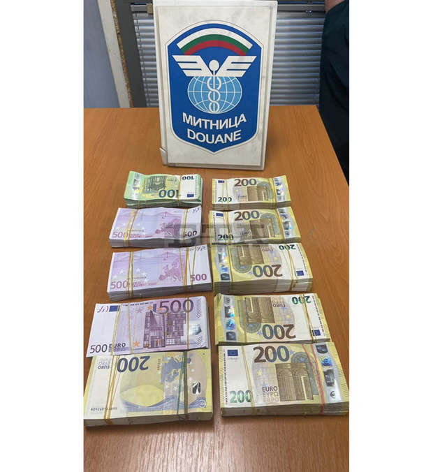 Повече от 422 000 недекларирани евро са открити на "Капитан Андреево"