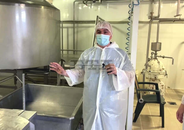 Пламен Абровски от ИТН показа как се прави фалшив кашкавал в България Пламен Абровски от ИТН показа как се прави фалшив кашкавал в България