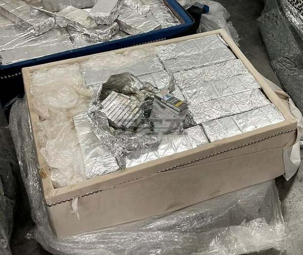 Контрабандни цигари укрити в мебели са открити на "Капитан Андреево" Контрабандни цигари укрити в мебели са открити на "Капитан Андреево"