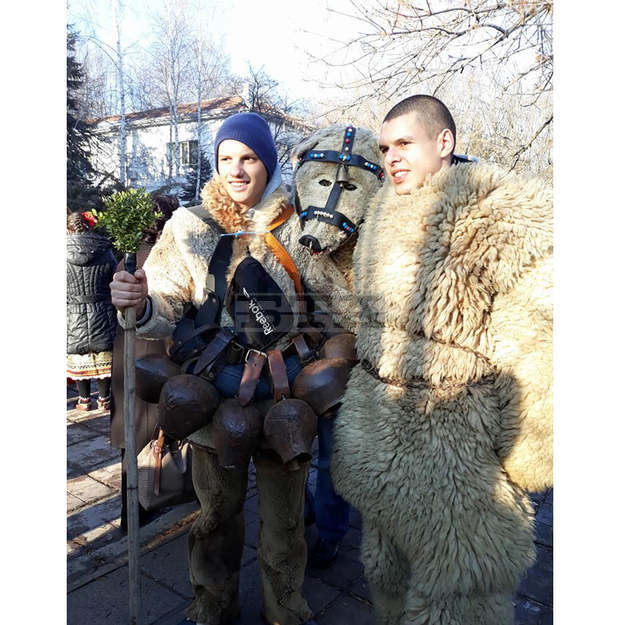 Сурвакарската група в гр. Батановци чества 50-годишен юбилей Сурвакарската група в гр. Батановци чества 50-годишен юбилей