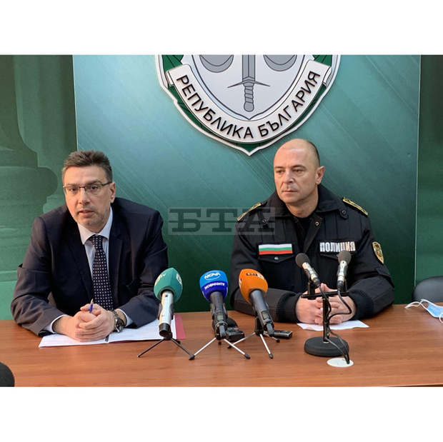 Прокуратурата в Бургас наблюдава досъдебно производство за престъпления, свързани с претоварването на тежкотоварни камиони Прокуратурата в Бургас наблюдава досъдебно производство за престъпления, свързани с претоварването на тежкотоварни камиони