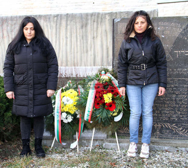 В Дупница днес беше отбелязана 78-ата годишнина от бомбардировките над града В Дупница днес беше отбелязана 78-ата годишнина от бомбардировките над града