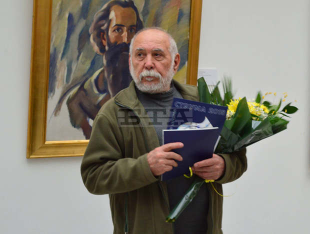 Художник подари на перничани проект за естетическа визуализация на централния градски площад Художник подари на перничани проект за естетическа визуализация на централния градски площад