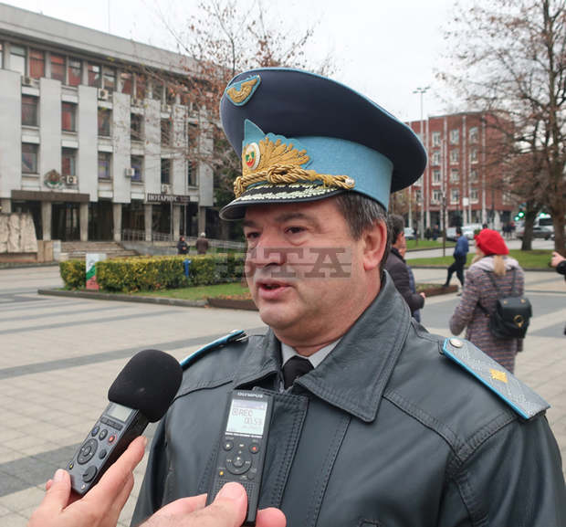 В труден период на кризи ВВВУ "Г. Бенковски" постигна много през 2021 г., заявява бриг. ген. Юлиян Радойски