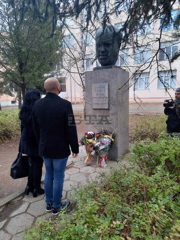 Казанлък се поклони пред паметта на акад. Петко Стайнов по повод 125 години от рождението му Казанлък се поклони пред паметта на акад. Петко Стайнов по повод 125 години от рождението му