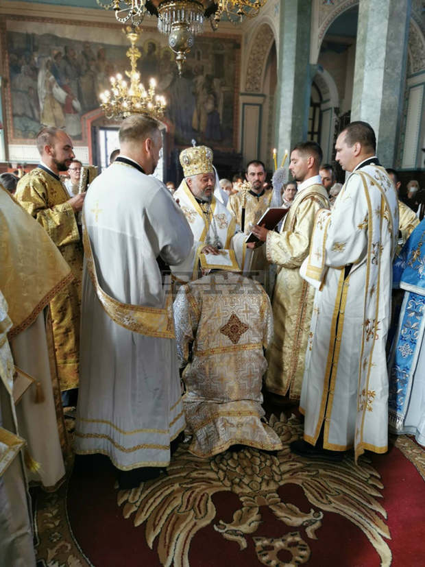 Старозазагорският митрополит Киприан ръкоположи на Кръстовден свещеник, дякон и протодякон Старозазагорският митрополит Киприан ръкоположи на Кръстовден свещеник, дякон и протодякон
