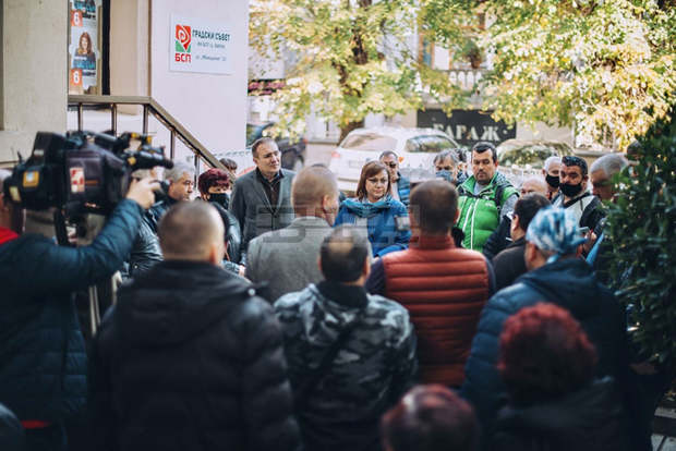Железници, пристанища и летища не трябва да се отдават на концесии, заяви Корнелия Нинова във Варна Железници, пристанища и летища не трябва да се отдават на концесии, заяви Корнелия Нинова във Варна