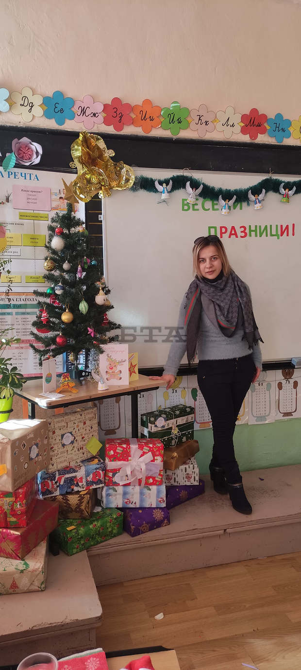 Над 550 "кутии на доброто" бяха доставени в училища и детски градини в община Котел Над 550 "кутии на доброто" бяха доставени в училища и детски градини в община Котел