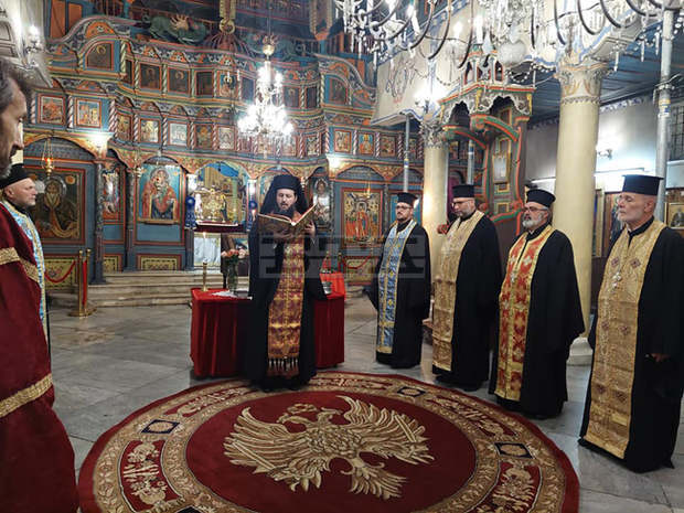 С молебен за здраве и благословение на ученици и учители започна новата учебна година в Кюстендил С молебен за здраве и благословение на ученици и учители започна новата учебна година в Кюстендил