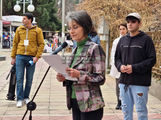В Кюстендил беше открит обновеният отдел "Изкуство" при Регионалната библиотека В Кюстендил беше открит обновеният отдел "Изкуство" при Регионалната библиотека