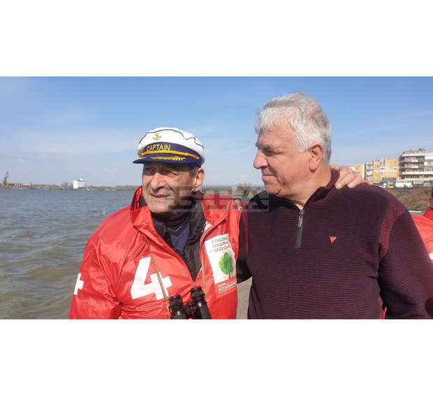 "Лодката на Свободата", плаваща под флага на БСП, спря и в Никопол "Лодката на Свободата", плаваща под флага на БСП, спря и в Никопол