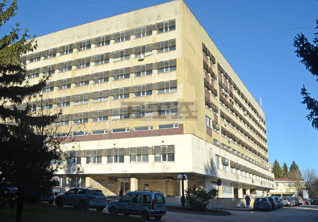 Мъж е в болница с опасност за живота след удар в дърво на околовръстното на Добрич Мъж е в болница с опасност за живота след удар в дърво на околовръстното на Добрич