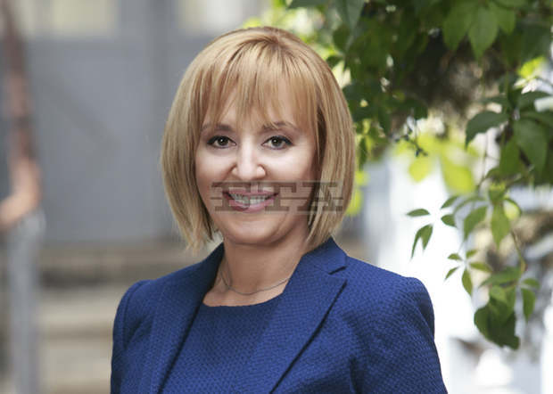 Мая Манолова : Преизчисляване на пенсиите и подкрепа за децата и бизнеса са наш приоритет Мая Манолова : Преизчисляване на пенсиите и подкрепа за децата и бизнеса са наш приоритет