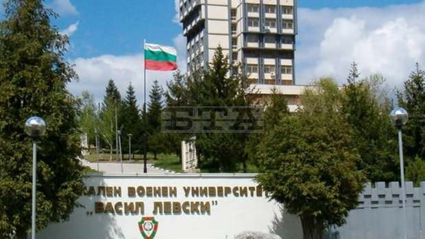 В Националния военен университет "Васил Левски" ще бъдат приети първите български граждани, избрали да служат в доброволния резерв В Националния военен университет "Васил Левски" ще бъдат приети първите български граждани, избрали да служат в доброволния резерв