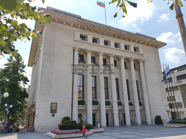 Община Бургас кани именниците на 6 декември да се включат в общинската Никулденска снимка Община Бургас кани именниците на 6 декември да се включат в общинската Никулденска снимка
